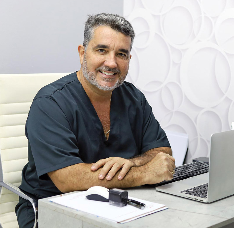 O dentista implantodontista Gonçalo Corral gosta muito de trabalhar com a Oral Rad. “Os aparelhos são de última geração, novíssimos. A qualidade das imagens é bem superior”. (Foto Alle Tavares)