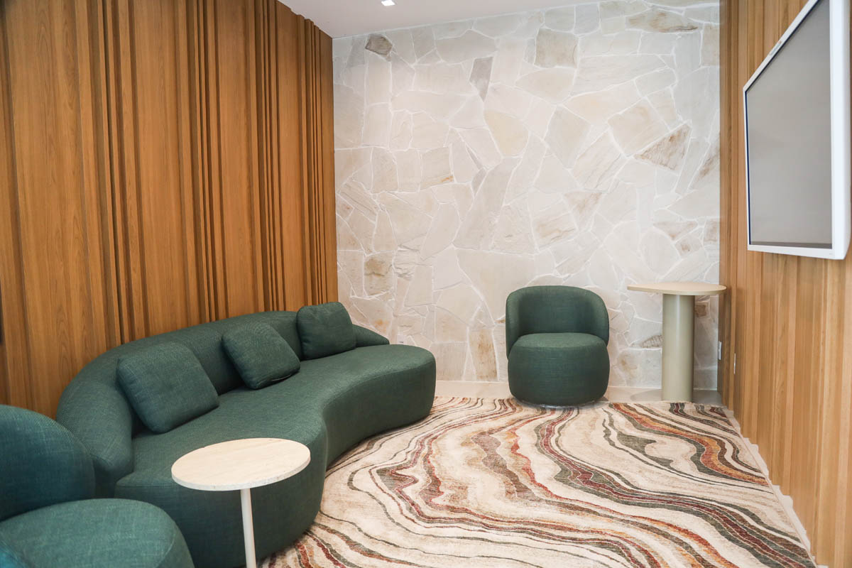 A combinação entre escuta, tecnologia e personalização é o que sustenta o conceito “Criare Experience”. A proposta coloca as pessoas no centro do projeto e transforma a visita à loja em uma etapa importante do processo de criação. (Foto Alle Tavares)