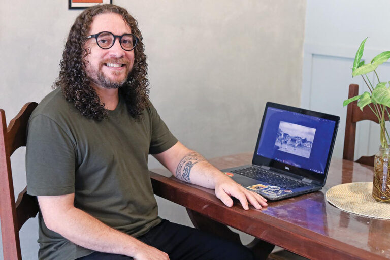 Henrique Pontes criou um perfil nas redes sociais com fotos antigas de Macaé, que ganham novas cores em projeto sobre a memória da cidade. (Foto Alle Tavares)