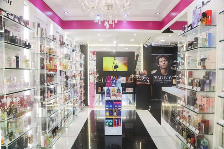 Camila Perfumes conquista clientes com variedade e sofisticação. (Foto Alle Tavares)