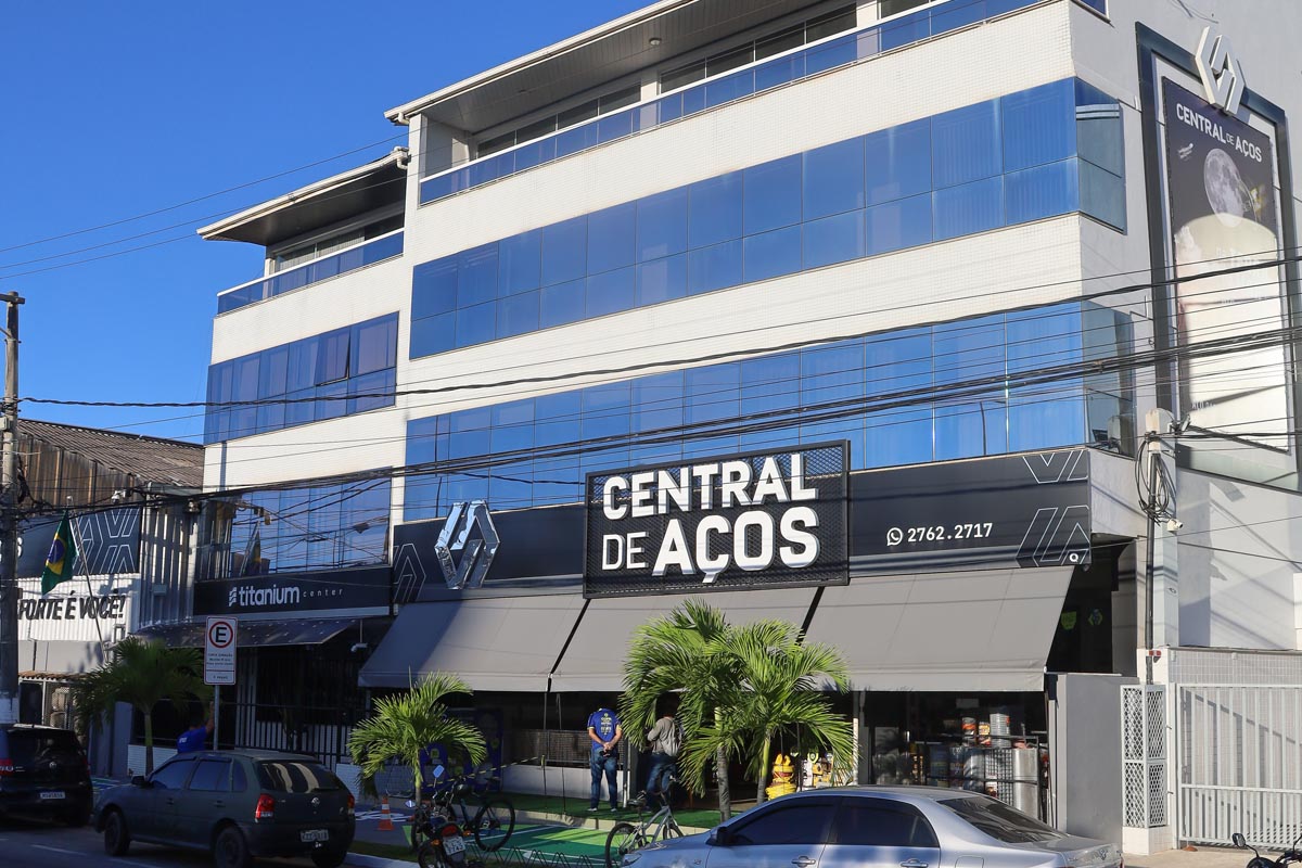 Ao longo de quase quatro décadas, a Central de Aços participou, direta ou indiretamente, de diferentes momentos do desenvolvimento da cidade. A empresa cresceu, ampliou sua estrutura, investiu em tecnologia e logística. (Foto Alle Tavares)