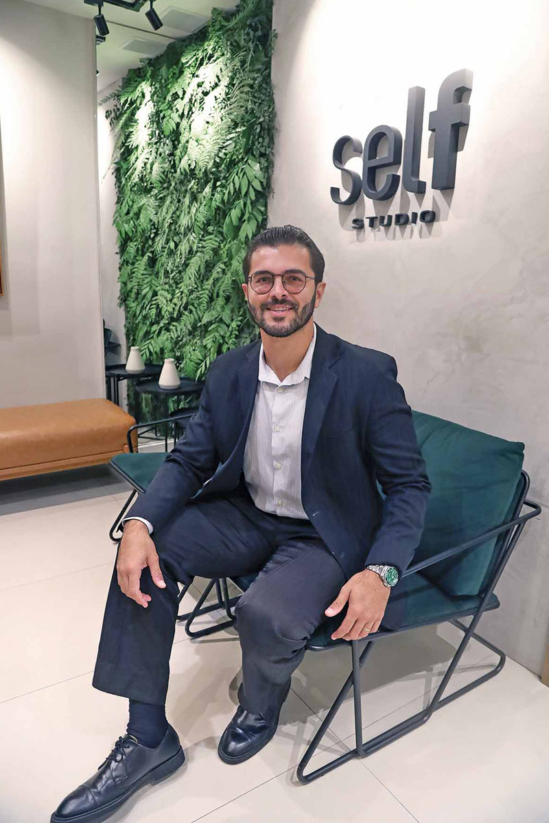 Lucas Barros já havia usado aparelho tradicional, mas não ficou satisfeito com o resultado. Com o Invisalign, percebeu melhora na mordida, na estética dos dentes e na retração gengival. (Foto Alle Tavares)