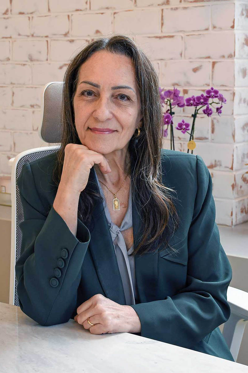 Dra. Tânia Pimentel Gonçalves é especialista em Homeopatia Tradicional e BioFAO, Medicina Ortomolecular e MedicinaEndocanabinoide. Ela associa diferentes abordagens de acordo com as necessidades de cada criança. (Foto Alle Tavares)