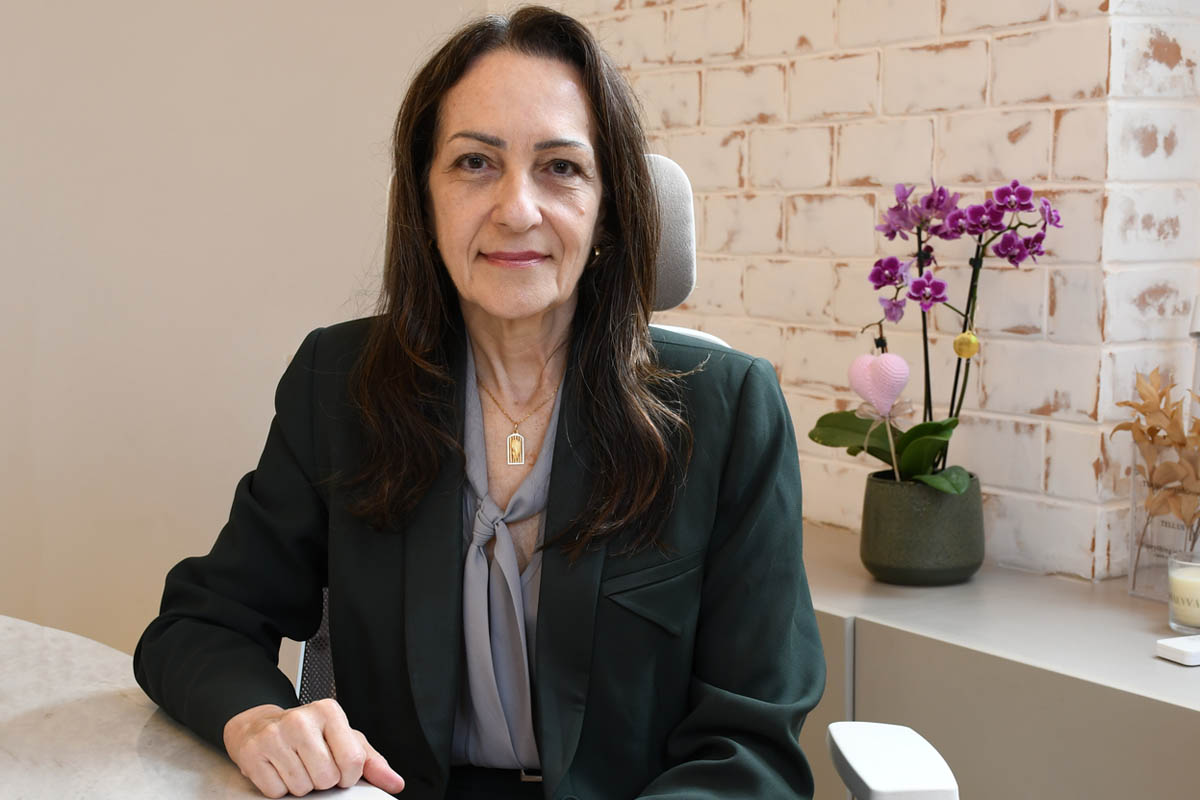 Dra. Tânia Pimentel Gonçalves é especialista em Homeopatia Tradicional e BioFAO, Medicina Ortomolecular e Medicina Endocanabinoide. Ela associa diferentes abordagens de acordo com as necessidades de cada criança. (Foto Alle Tavares)