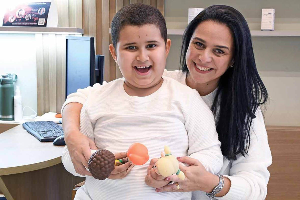 Milena Moreira utiliza a Aguaviva para a suplementação do filho, Miguel, seguindo a orientação do pediatra, que o acompanha desde o nascimento. (Foto Alle Tavares)