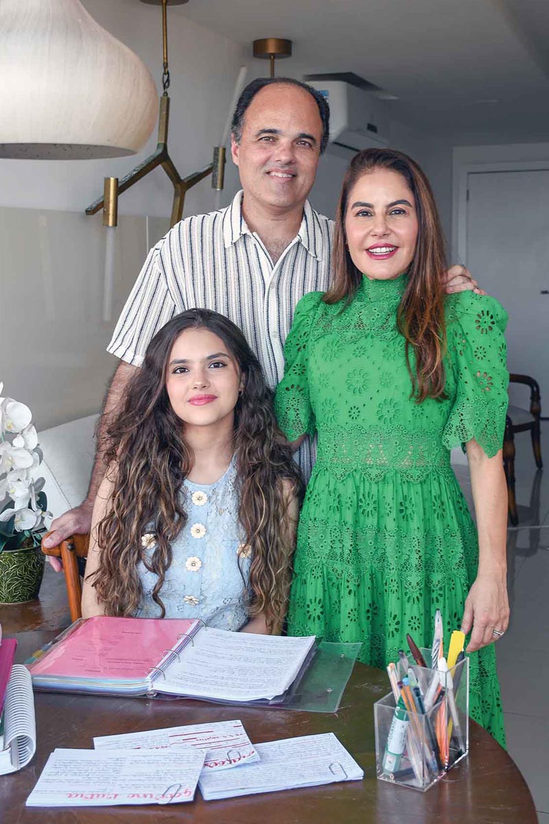 O casal Karina Queiroz e Rangel Guimarães se prepara para ficar sem a compania da filha única em casa. Isabela vai fazer o ENEM este ano e, se der tudo certo, sairá de casa para estudar Direito em São Paulo no ano que vem. (Foto Alle Tavares)