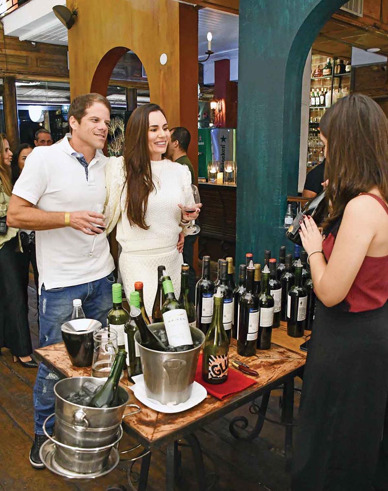 Para a empresária Paula Francine Simões, que participou da noite ao lado do namorado, Ramon Bastos, a experiência mostrou justamente como vinho e gastronomia podem se transformar mutuamente. (Foto Alle Tavares)